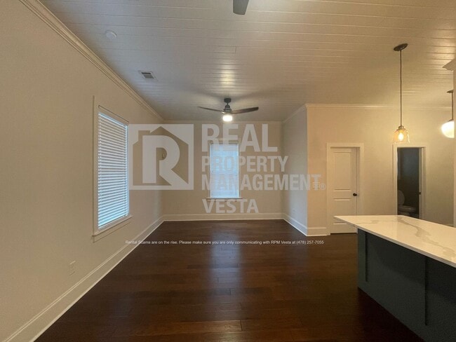 Building Photo - 435 New St