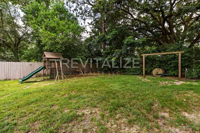 Building Photo - Spacious Brick Home in West Mobile!
