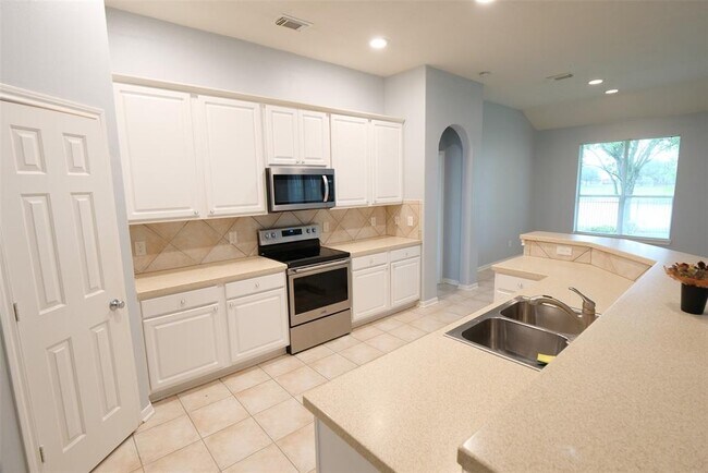 Building Photo - 24403 Lanning Dr