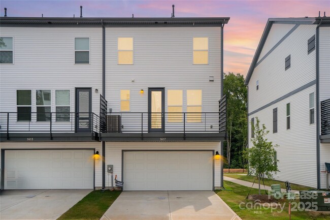 Building Photo - 1617 Blanche St