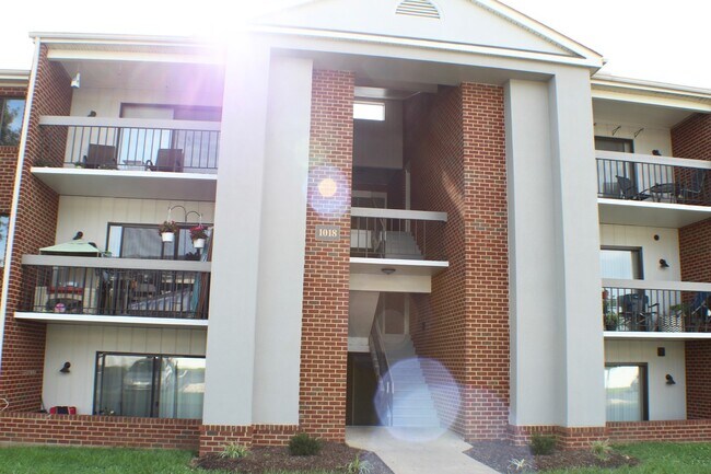 Building Photo - 2 bedroom Condo for rent! Available this A...