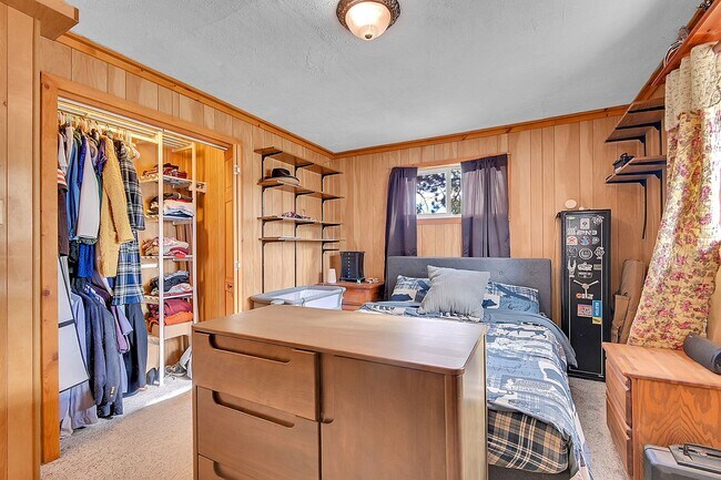 Building Photo - 12 minutes from downtown Bailey on a large wooded, private lot