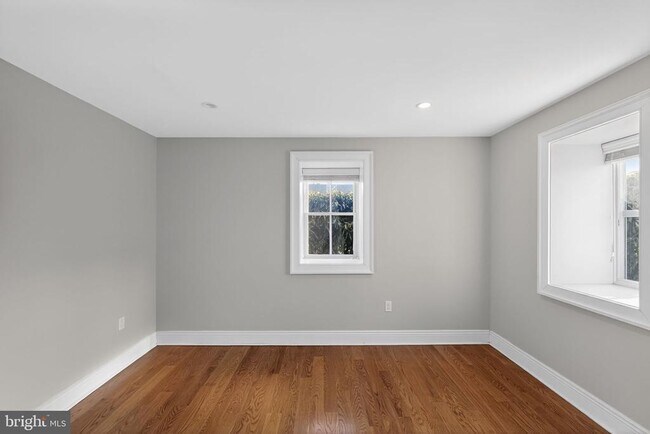 Building Photo - 200 W Wayne Ave