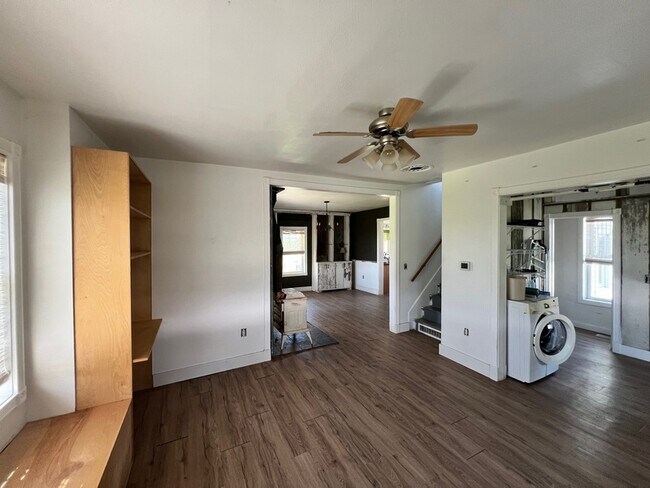 Building Photo - 3085 Overland Ave