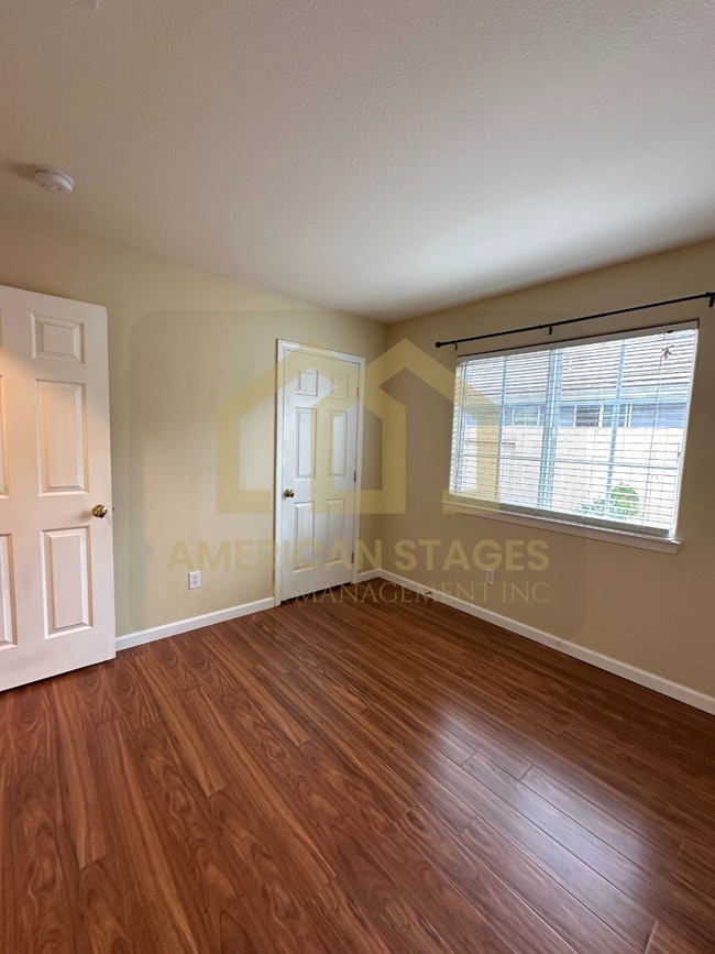 Building Photo - 3037 Buckthorn Ln