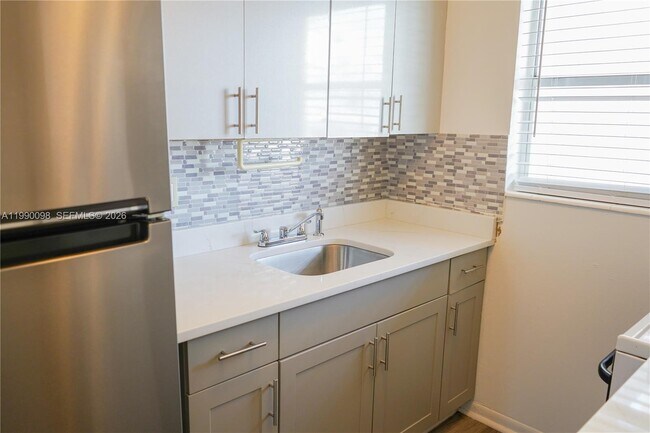 Building Photo - 2008 Jackson St