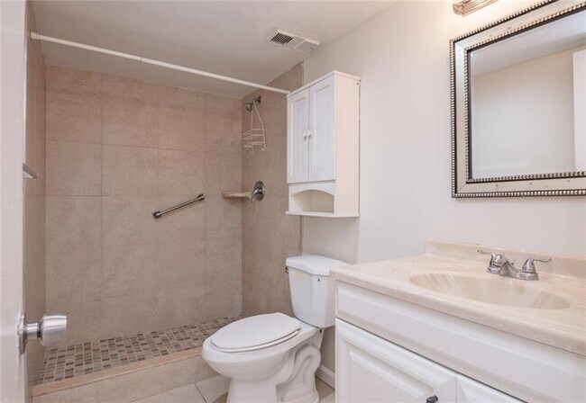 Building Photo - 9410 Live Oak Pl