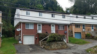 Building Photo - 3 Bedroom Townhouse - Penn Hills School District - Available NOW!