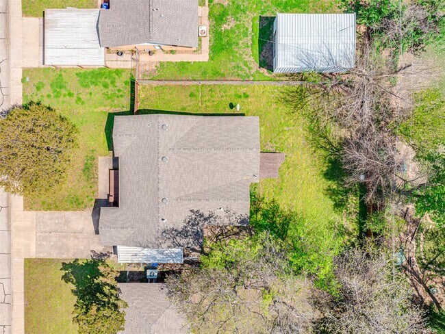 Building Photo - 1222 Westlawn Dr