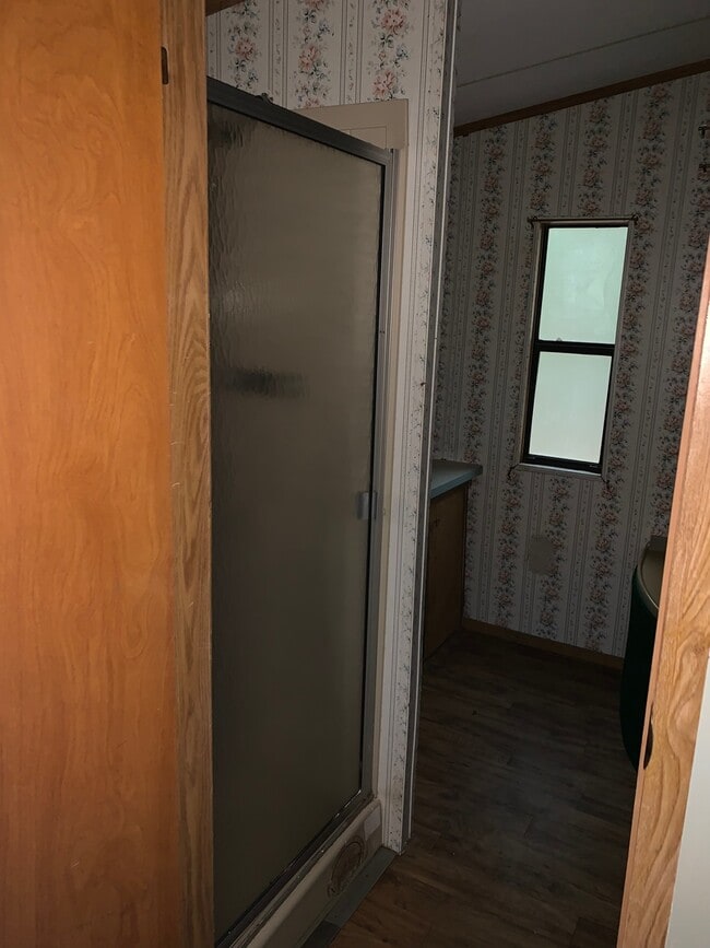 Building Photo - FOR RENT