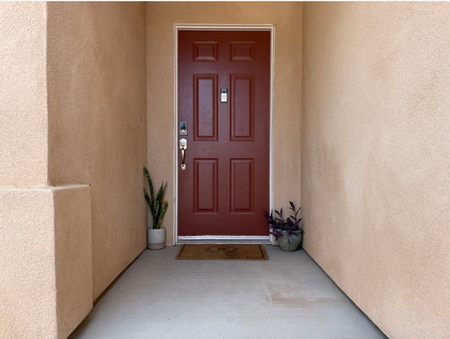 Building Photo - Large 4 Bedroom 2 bath Home in Chocolate Drop Neighborhood