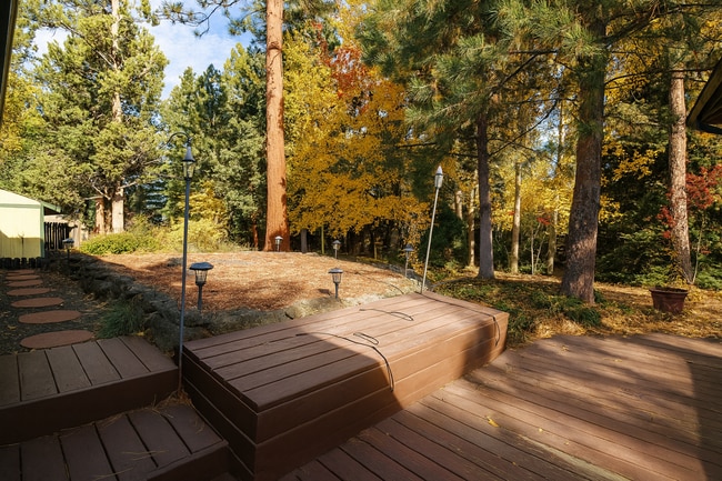 Building Photo - Spacious SW Bend Home on Nearly Half an Ac...