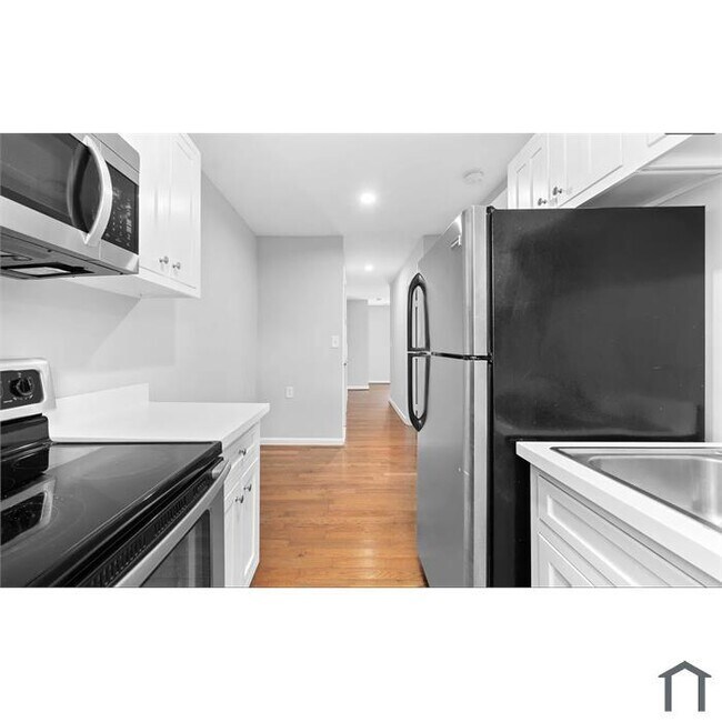 Building Photo - 443 20th St NE