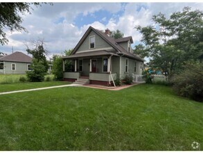 Building Photo - This downtown charmer is located near new ...