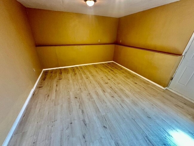 Building Photo - New on the Market!