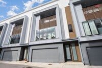 Building Photo - Tri-Level Condo in White Bridge!