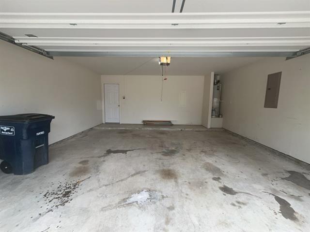 Building Photo - 10009 Iron Ridge Dr