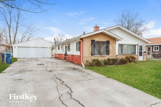 Building Photo - 1237 Balmoral Ave