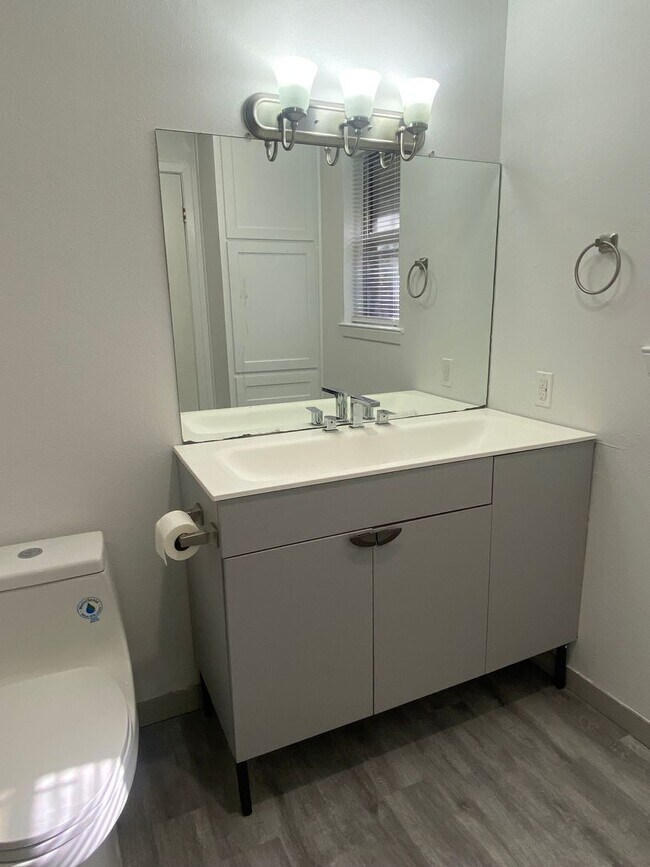 Building Photo - 3 BEDROOM, NEAR BELTON HIGH SCHOOL