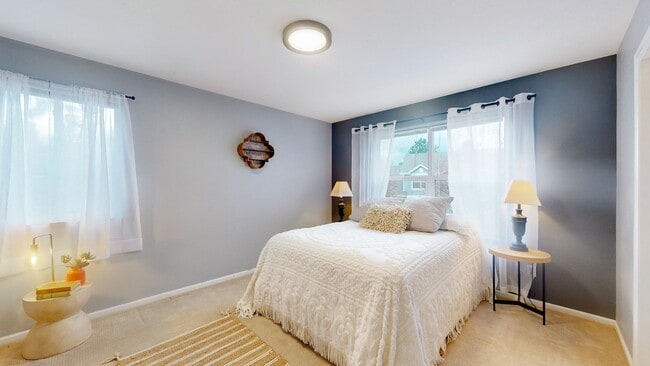 Building Photo - Beautiful 3-Bed, 2.5-Bath Home in South Fo...