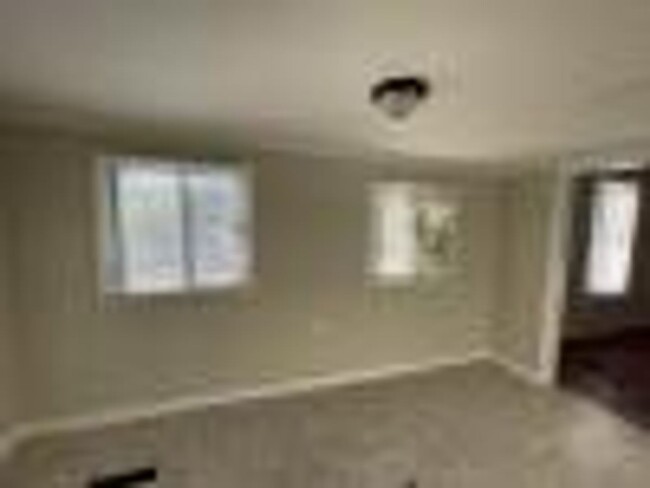 Building Photo - Lovely 2 Bed, 1.5 Bath Located near Lynchb...