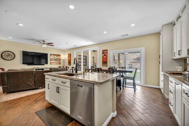 Building Photo - 6015 Stillmeadow Dr