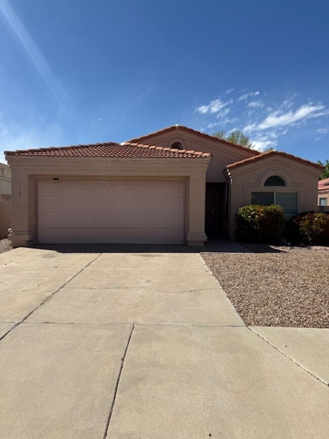 Building Photo - Charming and functional 3-Bedroom 2-Bath near Kirtland Air force base