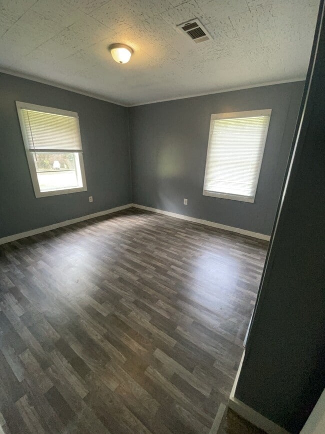 Building Photo - 310 Creston Ave