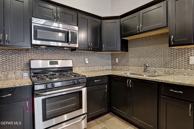 Building Photo - 308 S Manzanita Dr