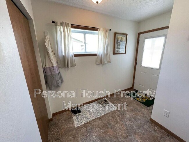 Building Photo - 2580 5th St W