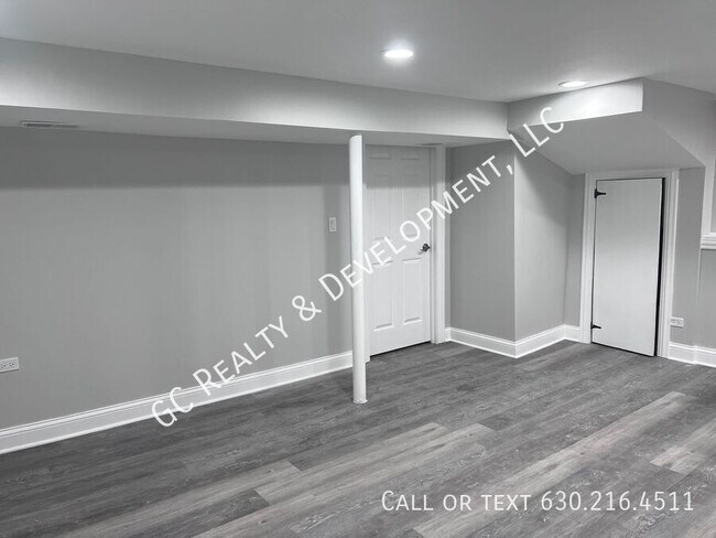 Building Photo - 735 Hull Ave