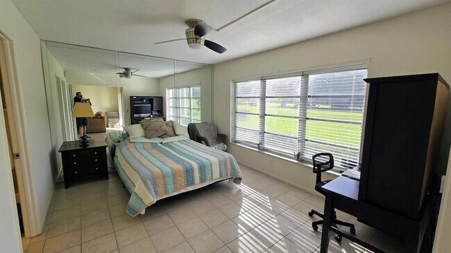 Building Photo - 3150 N Palm Aire Dr