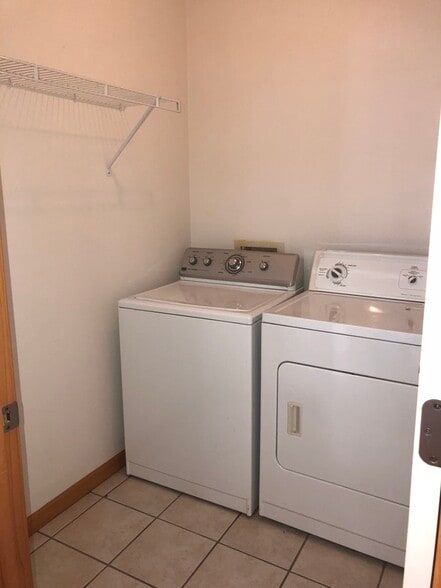 Building Photo - 1547 N Redhawk Dr