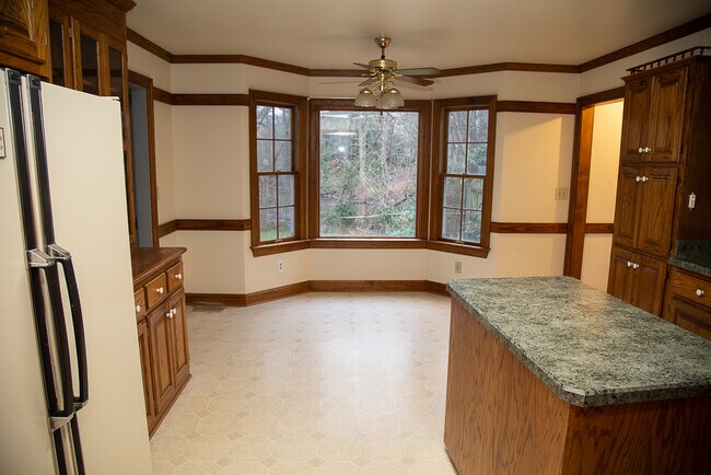 Building Photo - 1033 Hobbs Rd