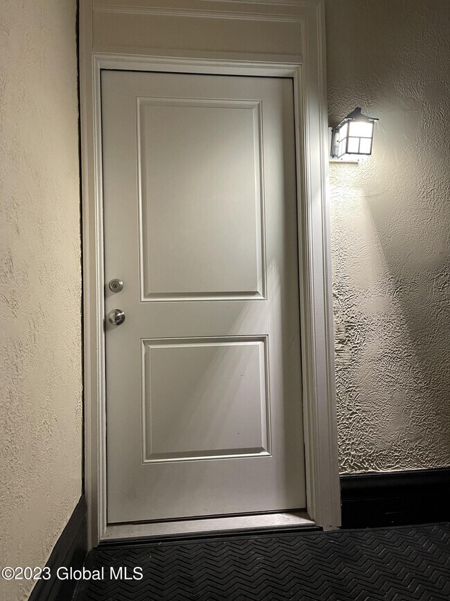 Building Photo - 198 4th St