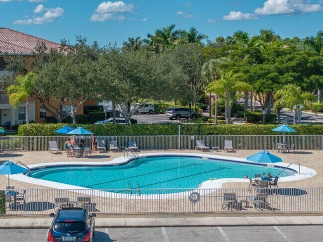 Building Photo - MOVE IN SPECIAL $500 off 1st MONTHS RENT— Furnished or Unfurnished! Lakeview Elegance in Porto Vi...