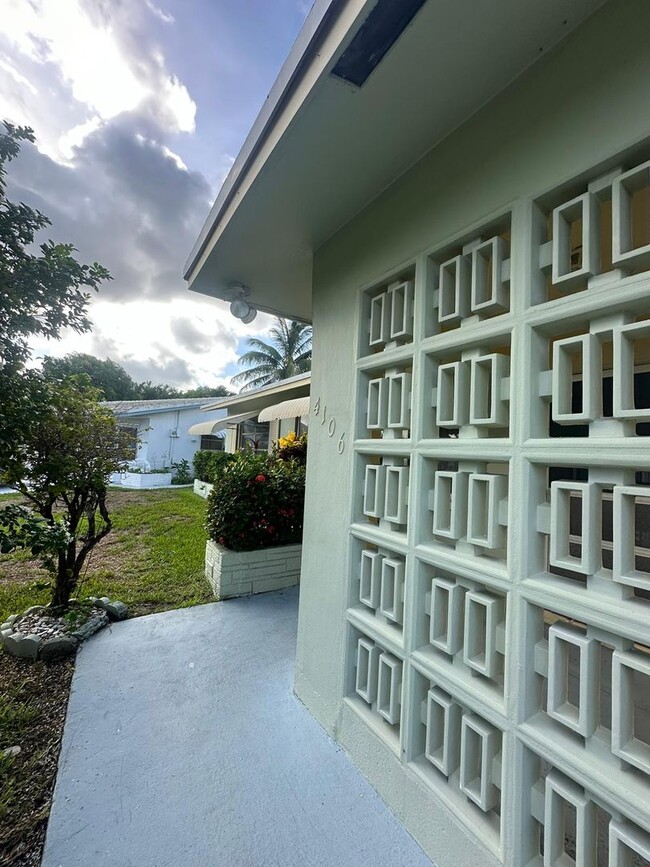 Building Photo - 55+ Community Tamarac Single Family 2 bedr...