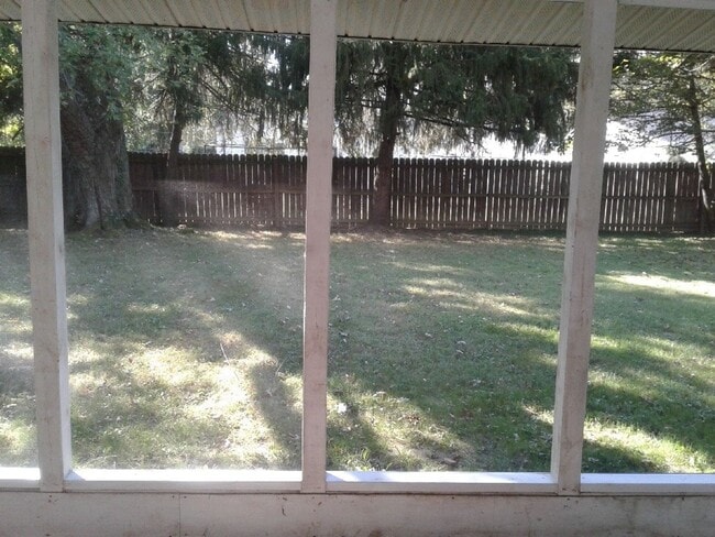 Building Photo - 3 bedroom, 2 bath House:  Available July 2026!