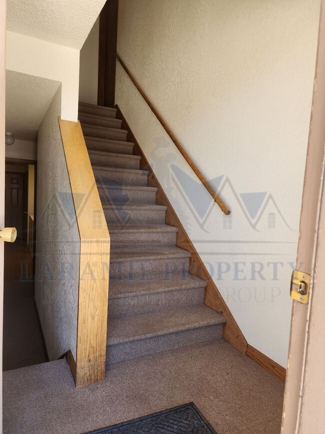 Building Photo - 1 Bed, 1 Bath Apartment