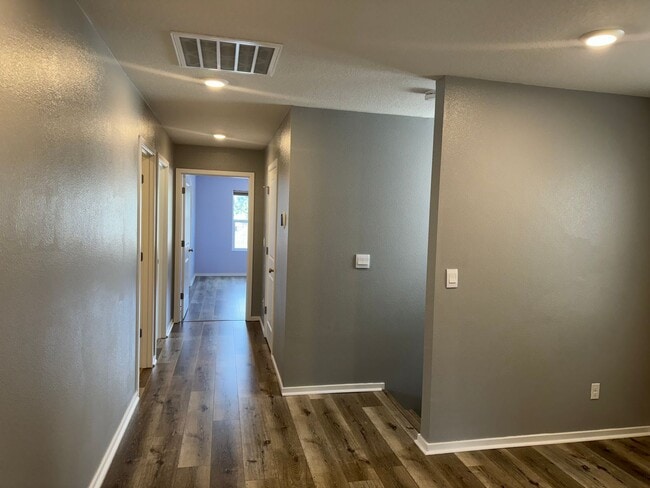 Building Photo - 4 bedroom 2.5 bathroom almost-new house in...