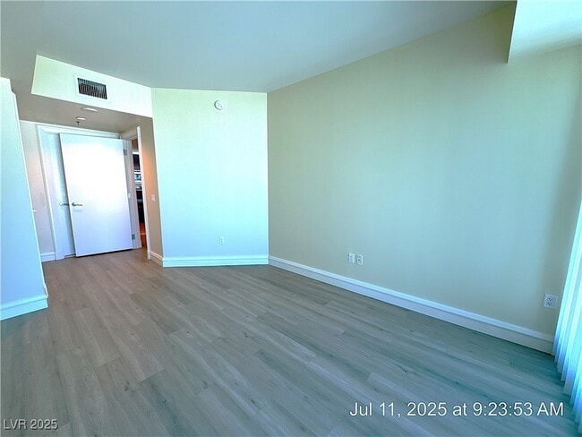 Building Photo - 2700 S Las Vegas Blvd