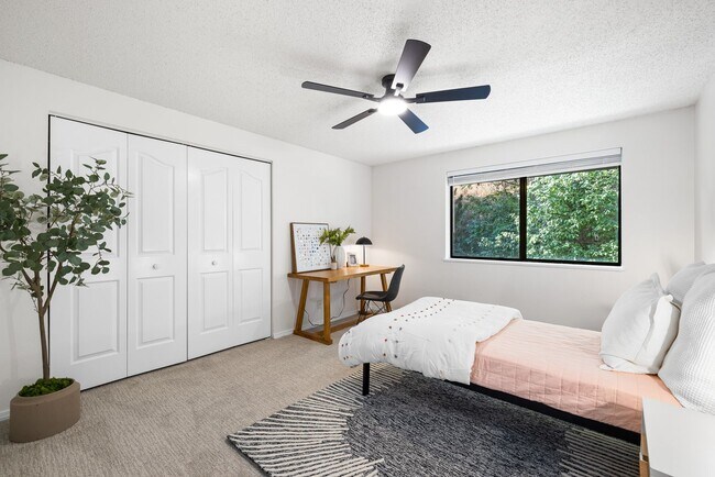 Building Photo - Private End-Unit Condo in Southeast Boise | Pool Access + Great Location