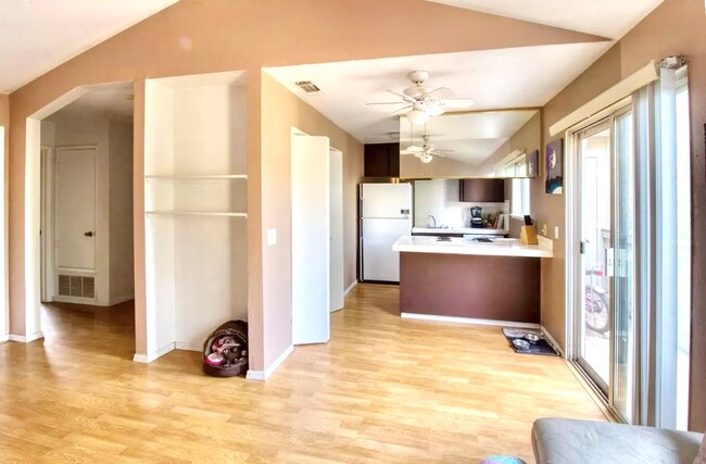 Building Photo - 9127 Newhall Dr