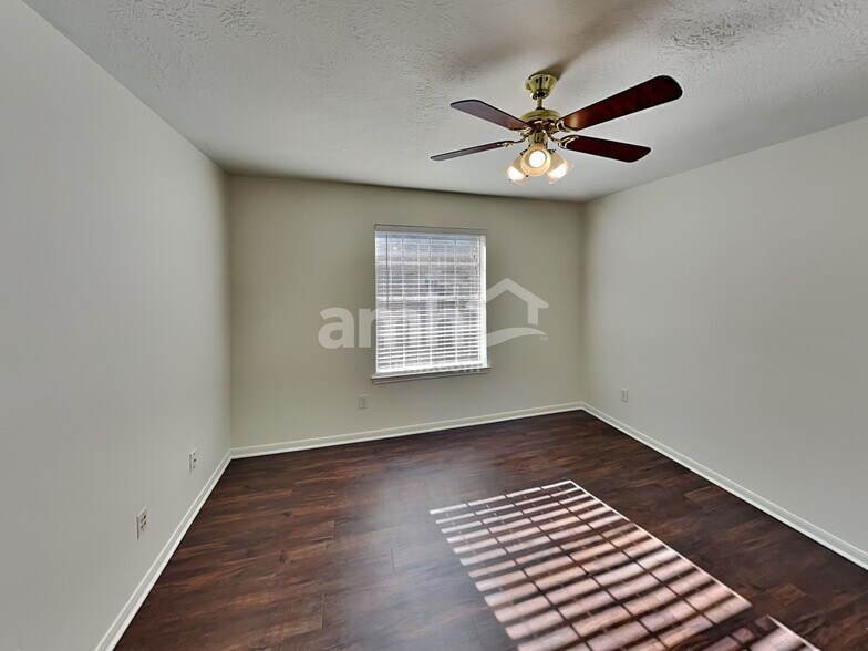 Building Photo - 2750 Hidden Spring Falls Dr