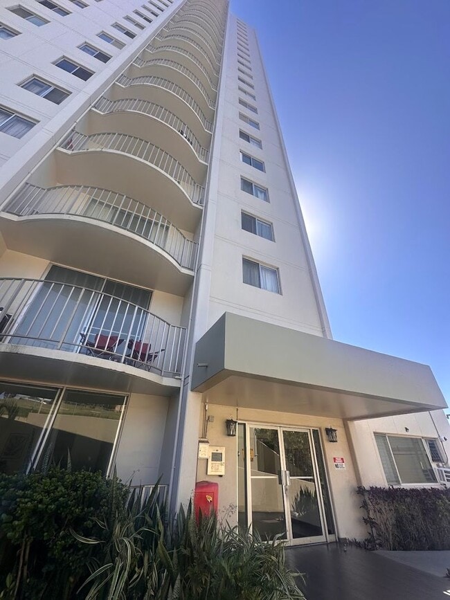 Building Photo - Moanalua Armstrong