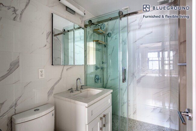 Building Photo - 160 E 88th St