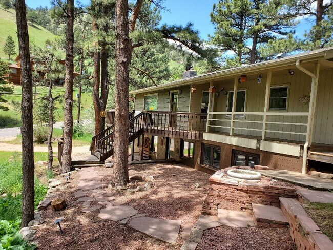 Building Photo - Spacious 4-bedroom + study home; Includes Hot tub and Pool Table - Avail. Now!