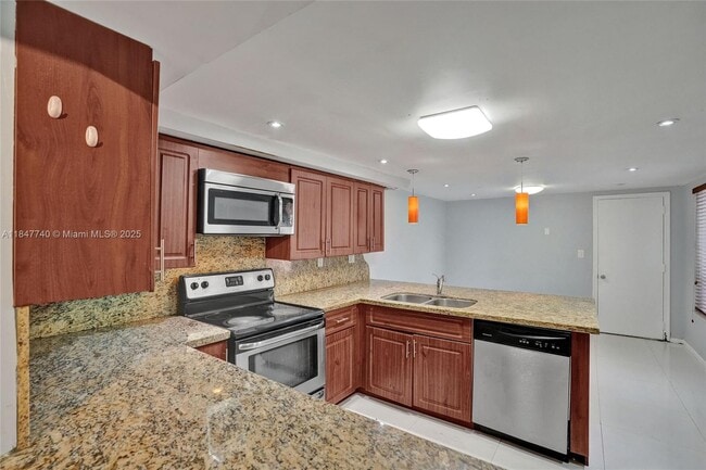 Building Photo - 20607 NE 7th Ct
