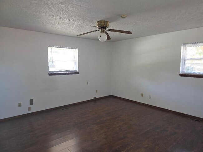 Building Photo - 5800 Kingston Rd