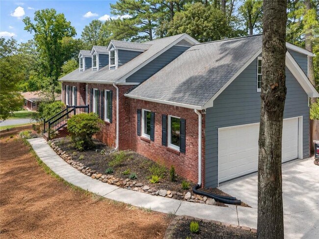 Building Photo - 4521 S Roberts Dr